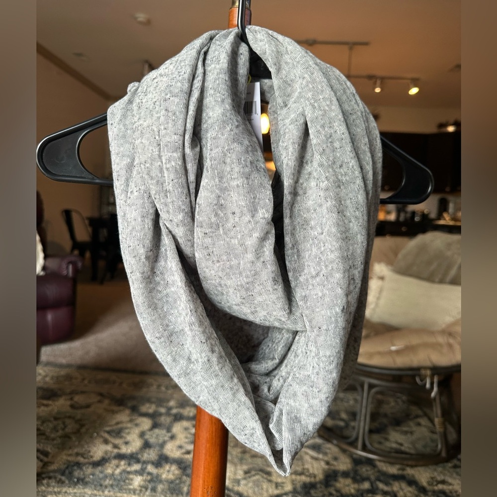 NWT Gray Infiniti Scarf